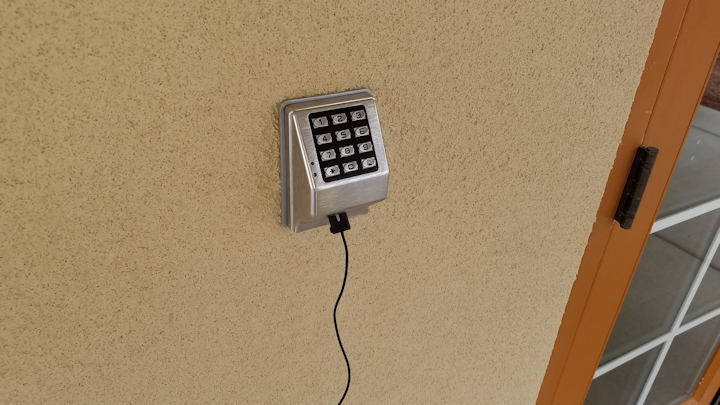 AlarmLock DK3000 entry key pad input device